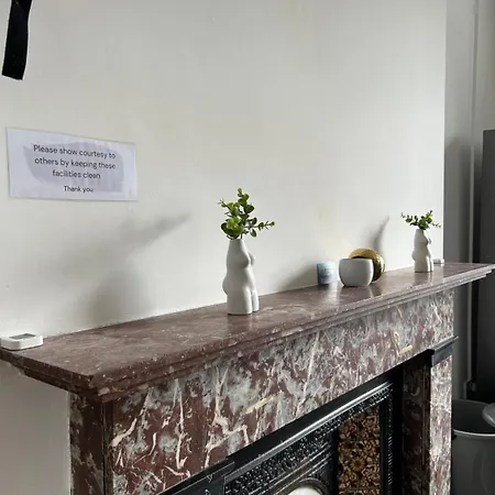 بيت شباب Sarsfields Communities *