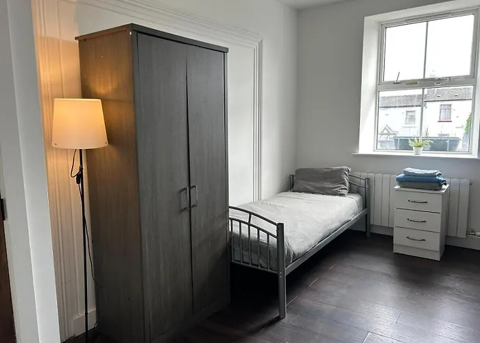 Hostel Sarsfields Communities *