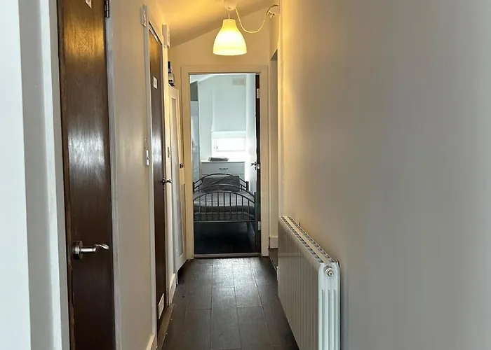 Hostel Sarsfields Communities